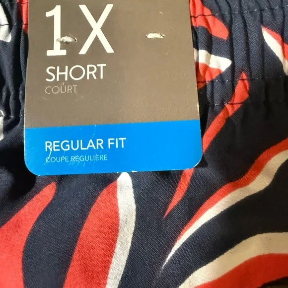 Columbia Women's Navy and Red Leaf Pattern Shorts - Picture 6 of 6